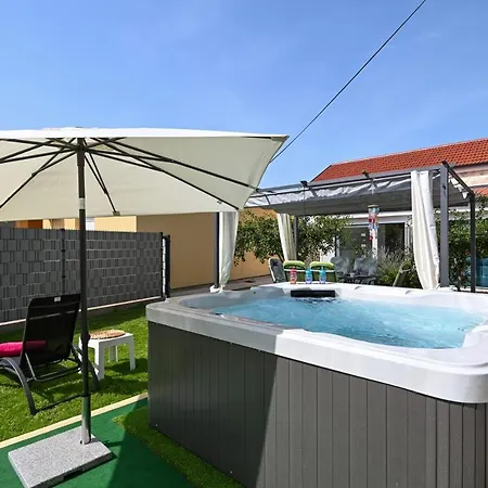 Modern House Nikolina With Jacuzzi *