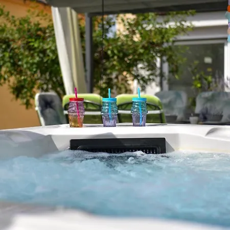 Сasa de vacaciones Modern House Nikolina With Jacuzzi