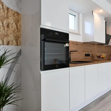 Modern House Nikolina With Jacuzzi 펜션 프리블라카