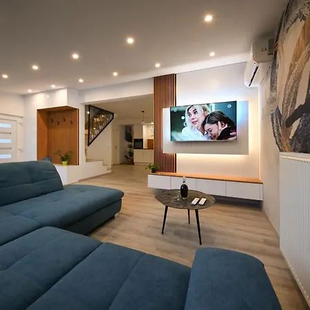 Modern House Nikolina With Jacuzzi 펜션