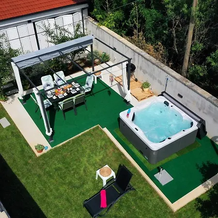 Modern House Nikolina With Jacuzzi Prázdninový dům *