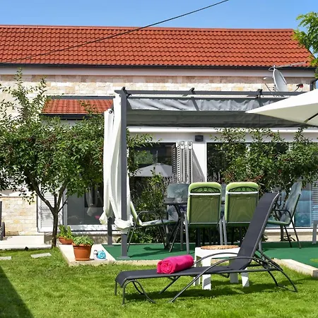 Prázdninový dům Modern House Nikolina With Jacuzzi Privlaka (Zadar)