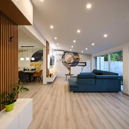 Modern House Nikolina With Jacuzzi Prázdninový dům
